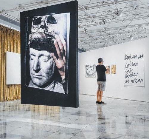 Quelle tenue porter lors d&rsquo;un vernissage ?